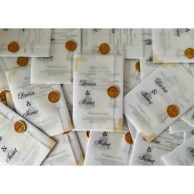 Invitatie nunta cu foaie de calc, cu sigiliu si foita aurie - Model 10 Invitatie nunta cu foaie de calc, cu sigiliu si foita aurie - Model 10