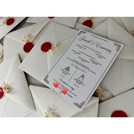 Invitatie nunta in plic alb cu sigiliu si floarea miresei - Model 13