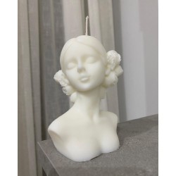 Lumanare decorativa parfumata in forma de bust de femeie cu par din trandafiri. alb, 125g, 10 cm inaltime