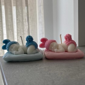 Marturie realizata din ceara in forma de bebelus, inaltime 7 cm, 55g