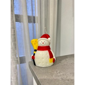 Lumanare decorativa parfumata pentru Craciun in forma de om de zapada Alb, 9cm inaltime, 130g Lumanare decorativa parfumata pentru Craciun in forma de om de zapada Alb, 9cm inaltime, 130g